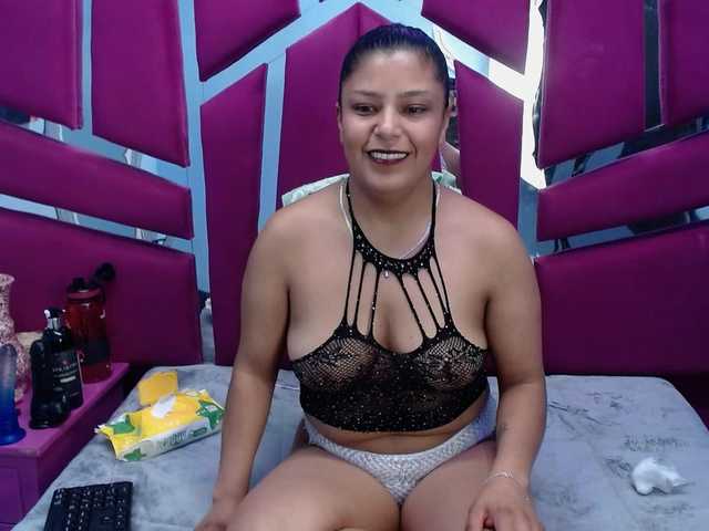 CAROLINASUAREZ's BongaCams show and profile