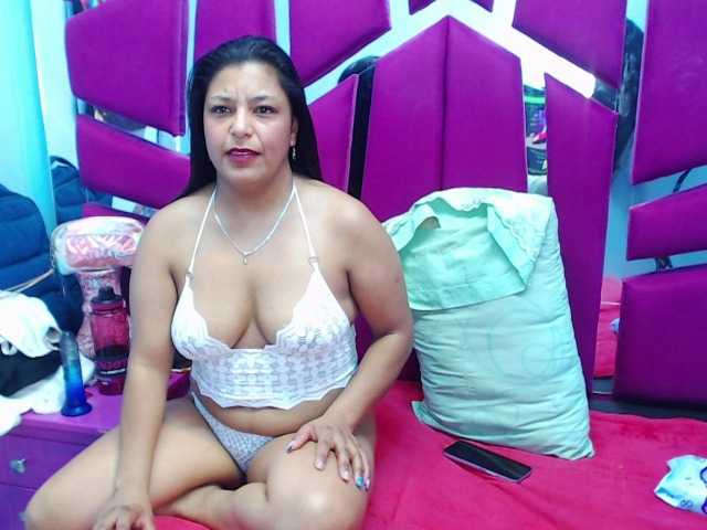 CAROLINASUAREZ's BongaCams show and profile