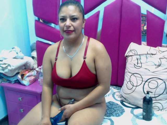 CAROLINASUAREZ's BongaCams show and profile