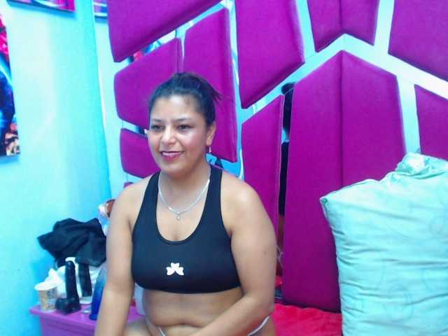 CAROLINASUAREZ's BongaCams show and profile