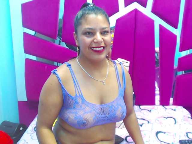 CAROLINASUAREZ's BongaCams show and profile