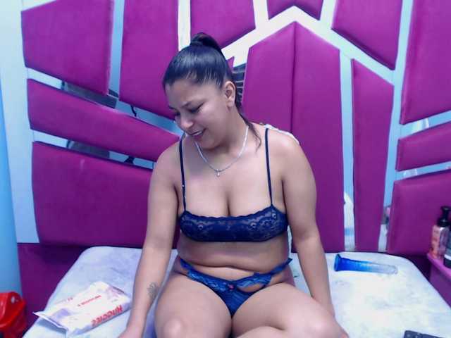 CAROLINASUAREZ's BongaCams show and profile