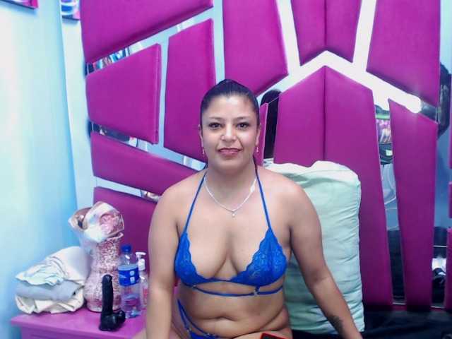 CAROLINASUAREZ's BongaCams show and profile