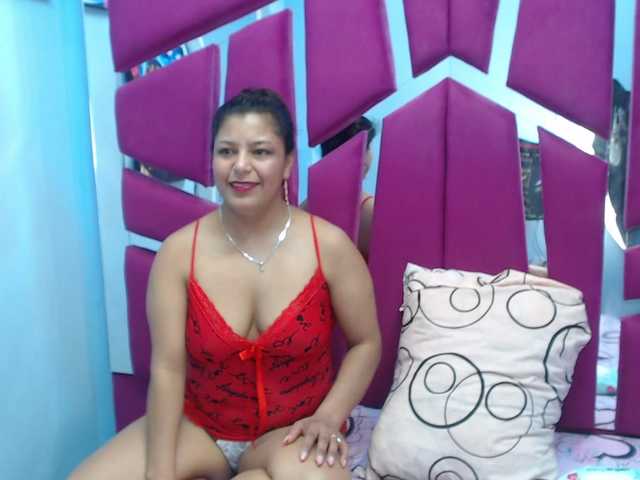CAROLINASUAREZ's BongaCams show and profile