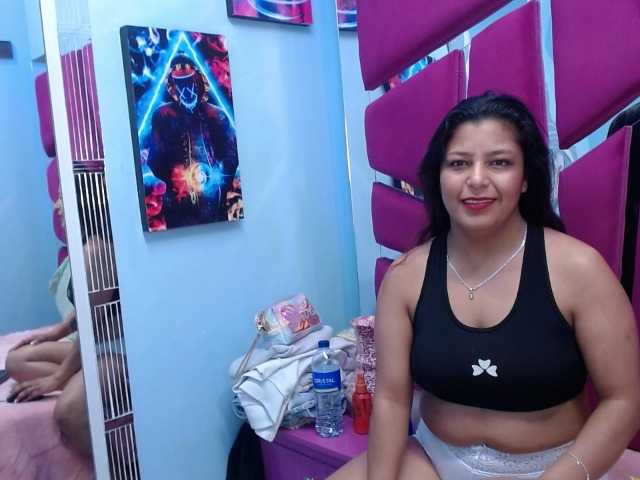 CAROLINASUAREZ's BongaCams show and profile