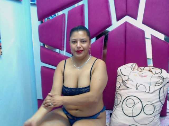 CAROLINASUAREZ's BongaCams show and profile