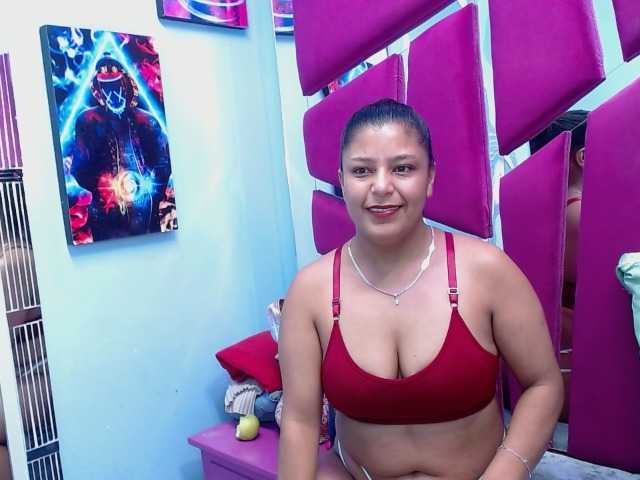 CAROLINASUAREZ's BongaCams show and profile
