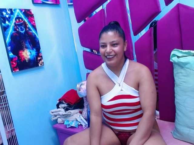 CAROLINASUAREZ webcam bongacams model stream image