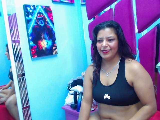 CAROLINASUAREZ's BongaCams show and profile