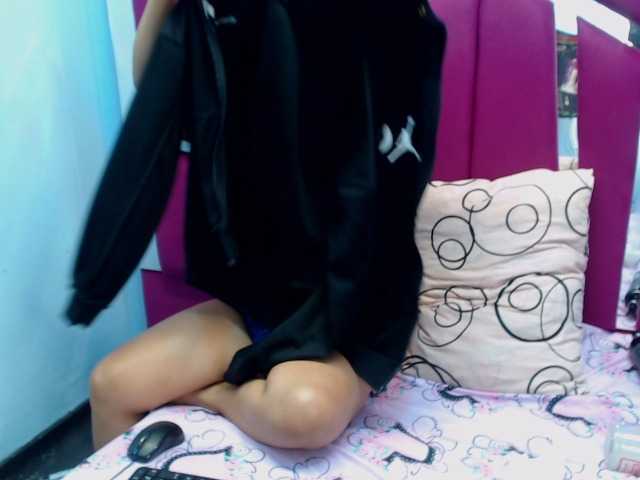 CAROLINASUAREZ's BongaCams show and profile