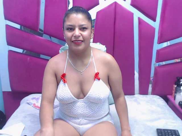 CAROLINASUAREZ's BongaCams show and profile