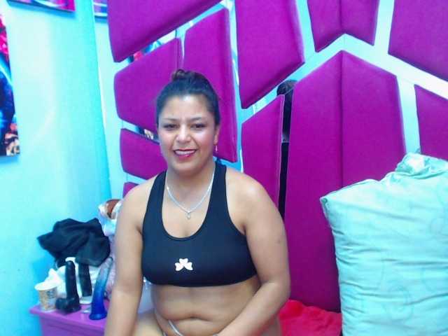 CAROLINASUAREZ's BongaCams show and profile