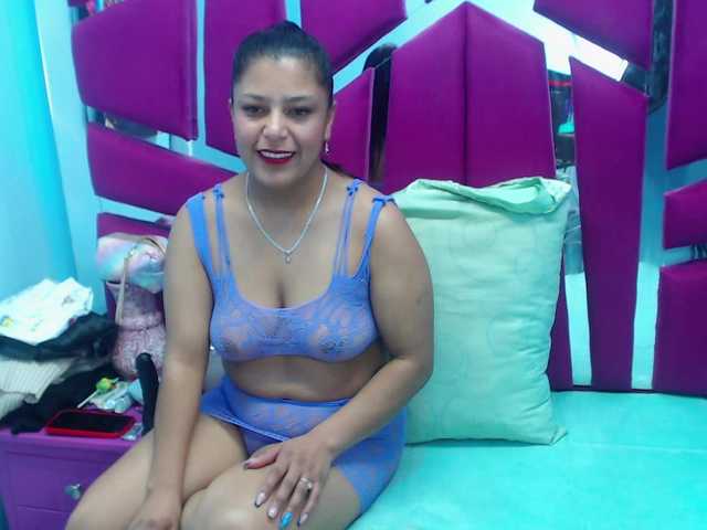 CAROLINASUAREZ's BongaCams show and profile