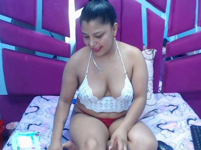 CAROLINASUAREZ's BongaCams show and profile