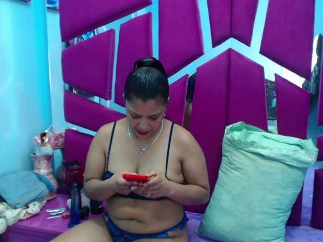 CAROLINASUAREZ's BongaCams show and profile