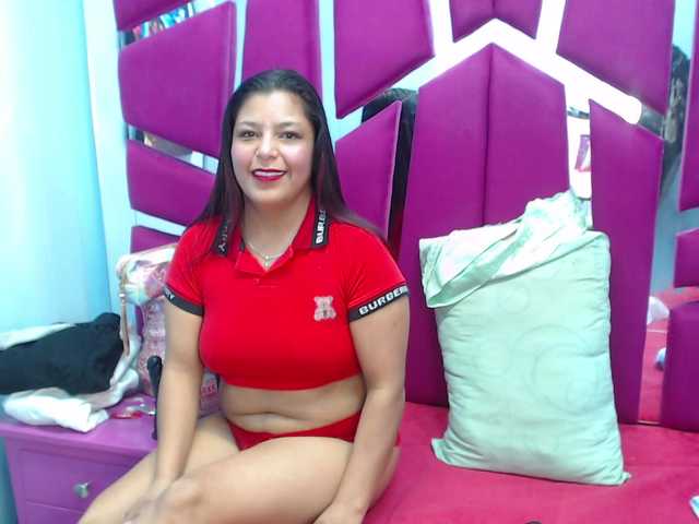 CAROLINASUAREZ's BongaCams show and profile