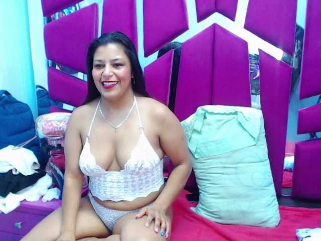 CAROLINASUAREZ's BongaCams show and profile