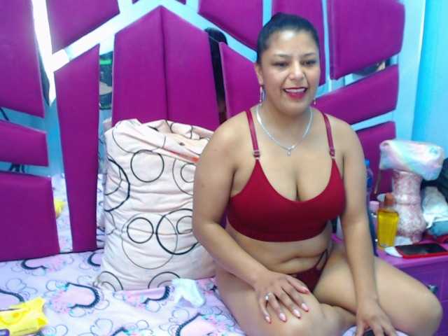 le modèle CAROLINASUAREZ est en webcam porno dans un show sur le site bongacams, il possède les tags suivants: Latino/Hispanic,Brunette,Trimmed