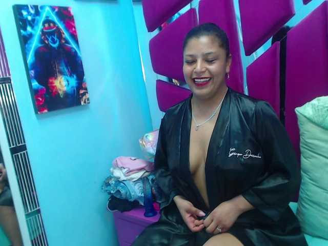 CAROLINASUAREZ's BongaCams show and profile