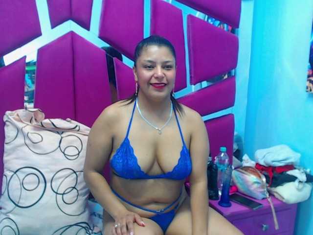 CAROLINASUAREZ's BongaCams show and profile