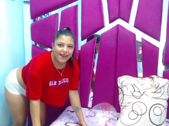 CAROLINASUAREZ's BongaCams show and profile