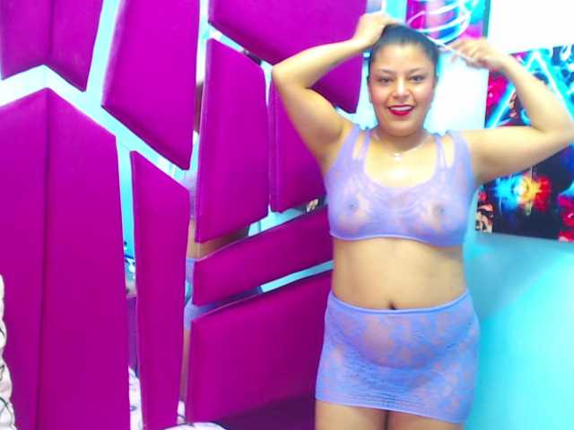 CAROLINASUAREZ's BongaCams show and profile