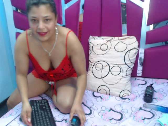 CAROLINASUAREZ's BongaCams show and profile