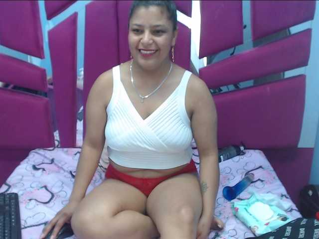 CAROLINASUAREZ's BongaCams show and profile