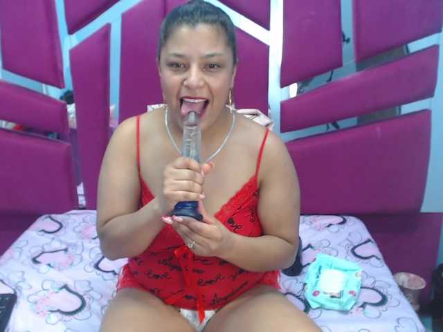 CAROLINASUAREZ's BongaCams show and profile