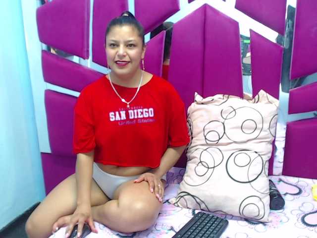 CAROLINASUAREZ's BongaCams show and profile