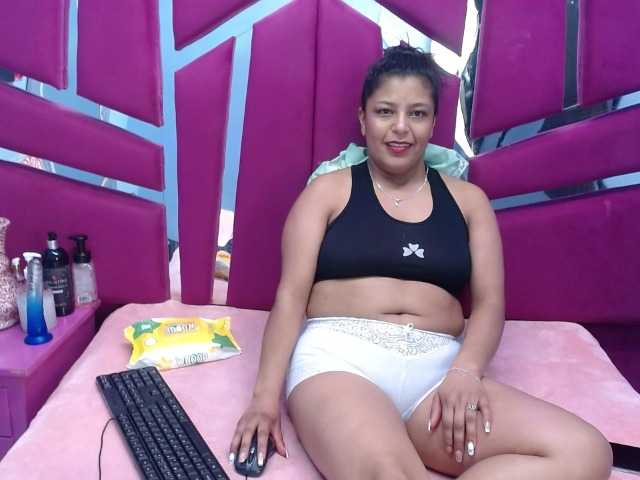 CAROLINASUAREZ webcam bongacams model stream image