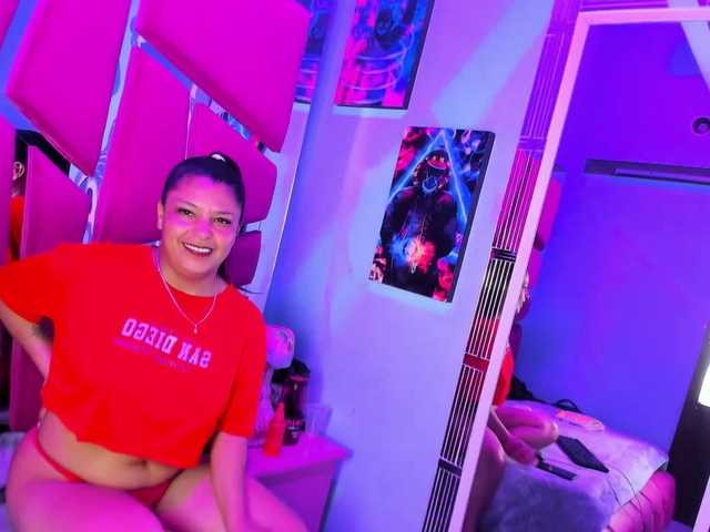 CAROLINASUAREZ's BongaCams show and profile