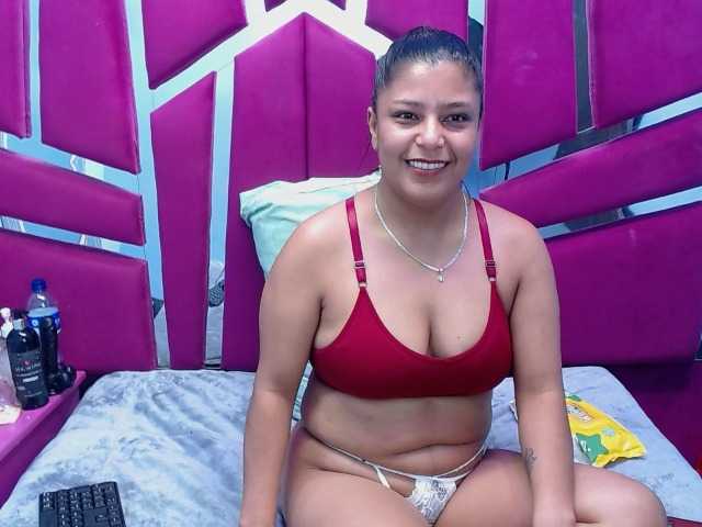 CAROLINASUAREZ's BongaCams show and profile