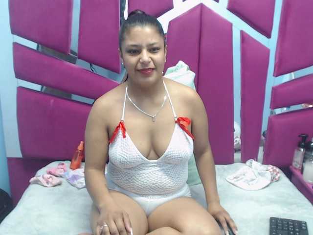 CAROLINASUAREZ's BongaCams show and profile
