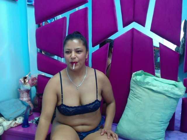 CAROLINASUAREZ's BongaCams show and profile