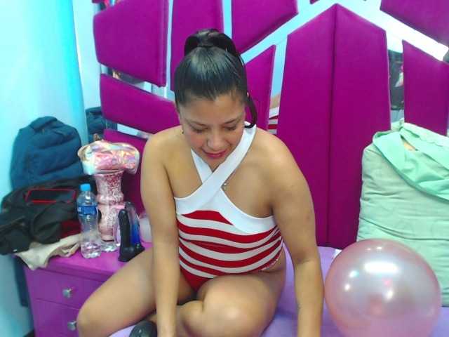 CAROLINASUAREZ's BongaCams show and profile