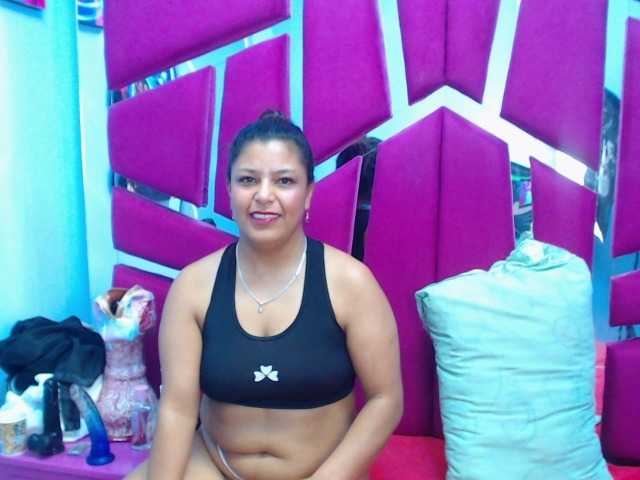 CAROLINASUAREZ's BongaCams show and profile