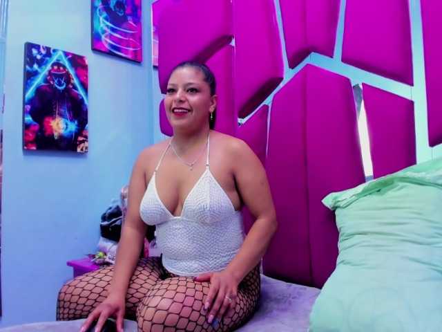 CAROLINASUAREZ's BongaCams show and profile