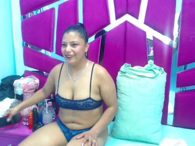 CAROLINASUAREZ's BongaCams show and profile