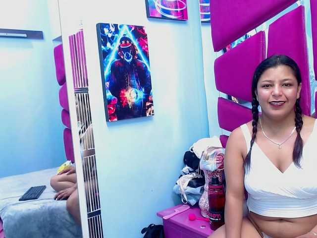 CAROLINASUAREZ's BongaCams show and profile