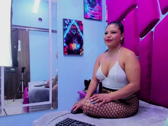CAROLINASUAREZ's BongaCams show and profile