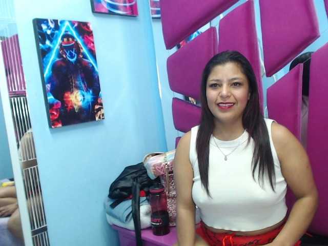 CAROLINASUAREZ's BongaCams show and profile