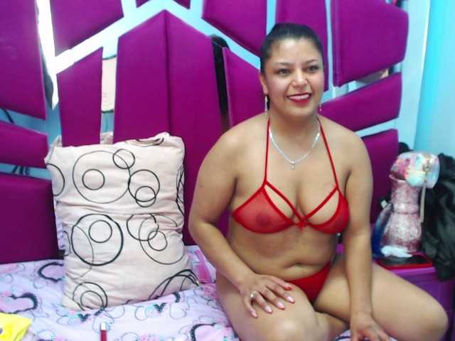 CAROLINASUAREZ's BongaCams show and profile