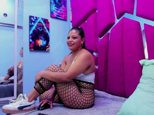 CAROLINASUAREZ's BongaCams show and profile