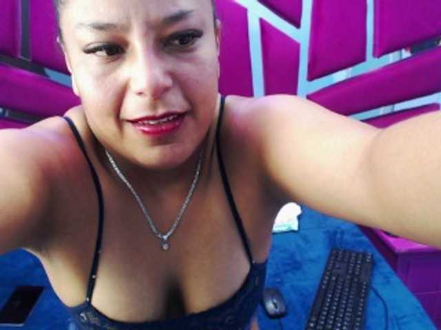 CAROLINASUAREZ's BongaCams show and profile