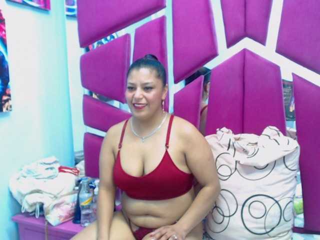 CAROLINASUAREZ's BongaCams show and profile