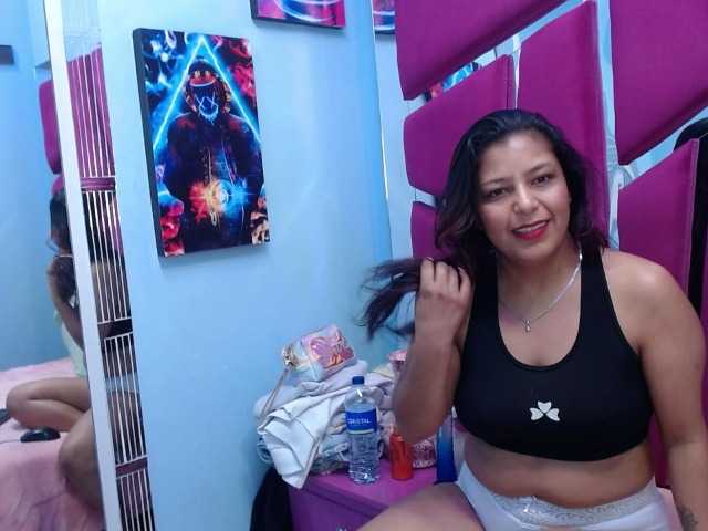 CAROLINASUAREZ webcam bongacams model stream image