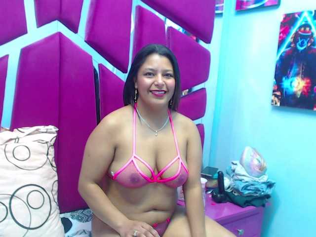 CAROLINASUAREZ's BongaCams show and profile