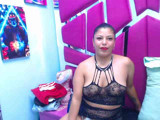 CAROLINASUAREZ Live Webcam on BongaCams
