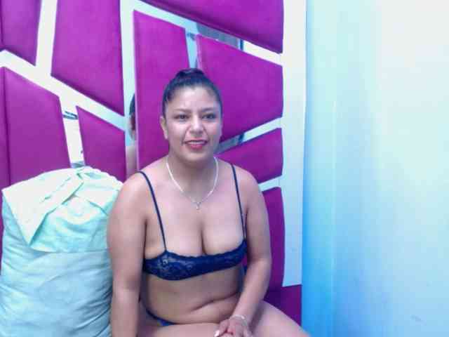 CAROLINASUAREZ Live Webcam on BongaCams